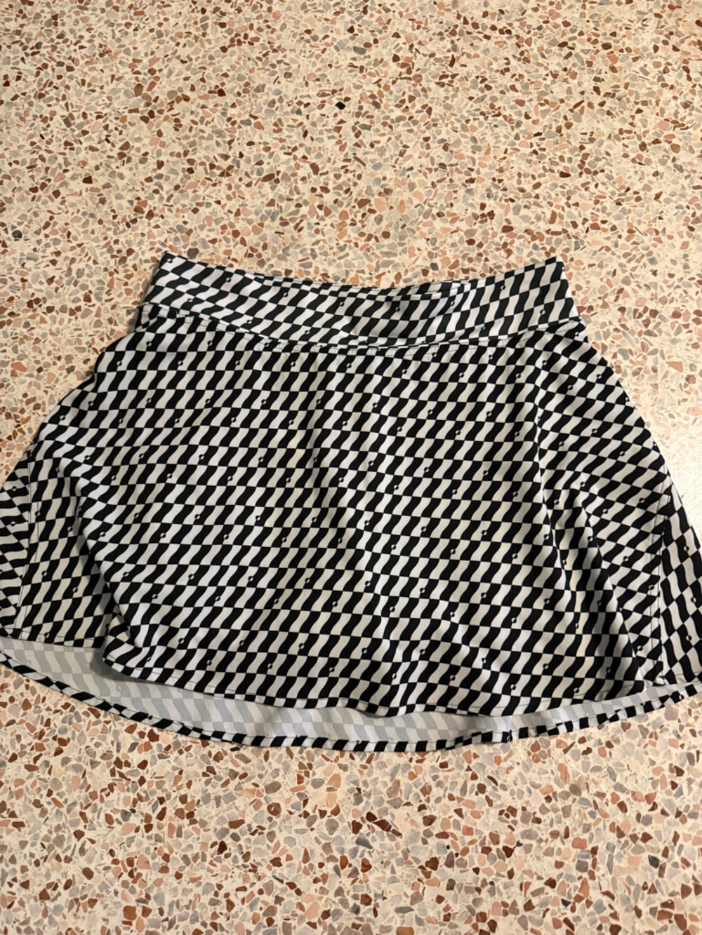 Lululemon lightweight tennis skirt green white